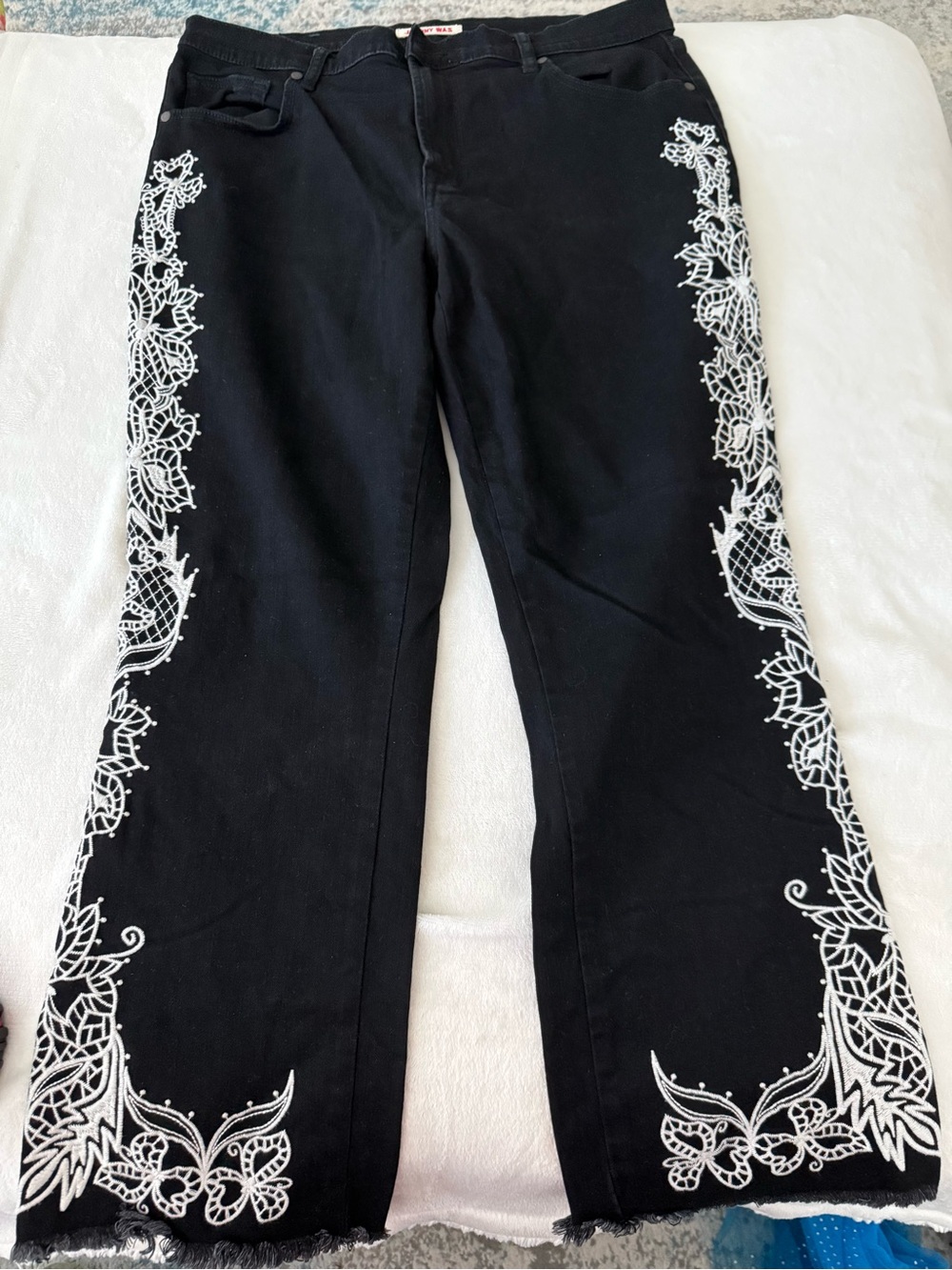 Johnny Was Laurena Embroidered Cropped Baby Boot Jeans Sz 31 Mid Rise Black D79